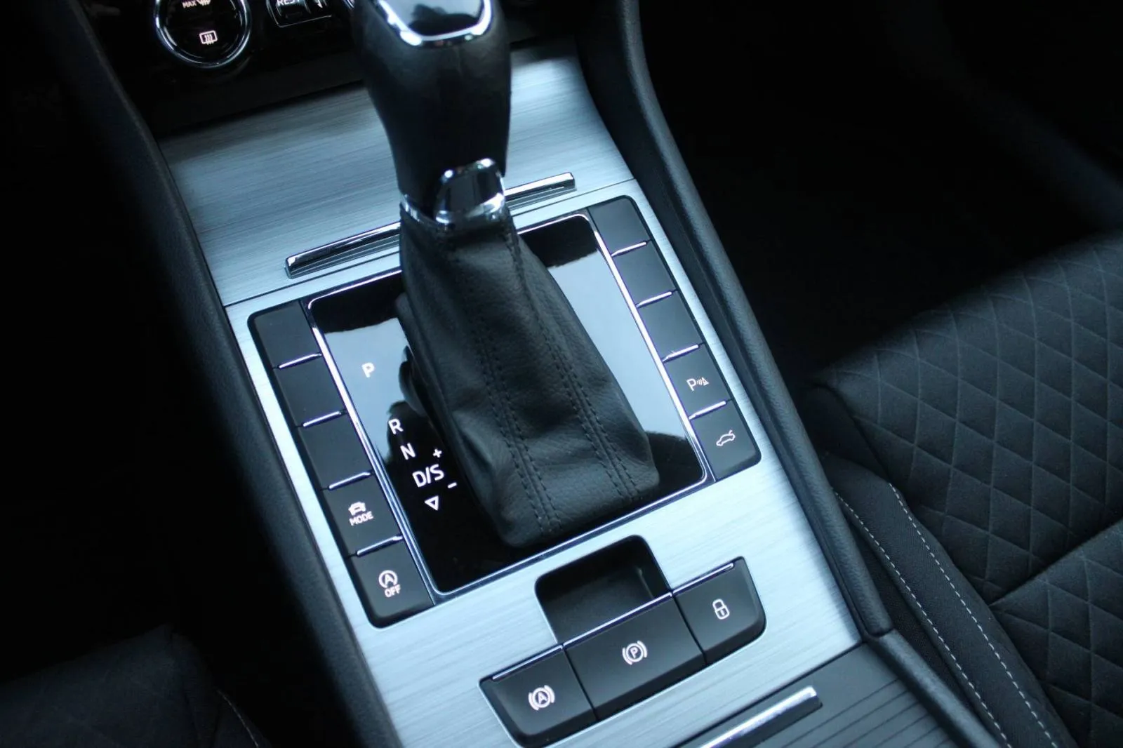 škoda superb 2.0 tdi dsg *led, navigacija, kamera* - slika 19