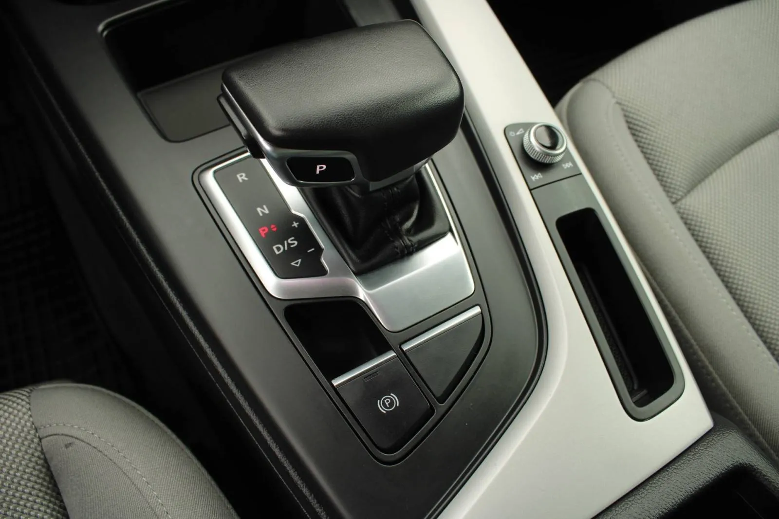 audi a4 40 tdi automatik *virtual, led, navigacija* - slika 19