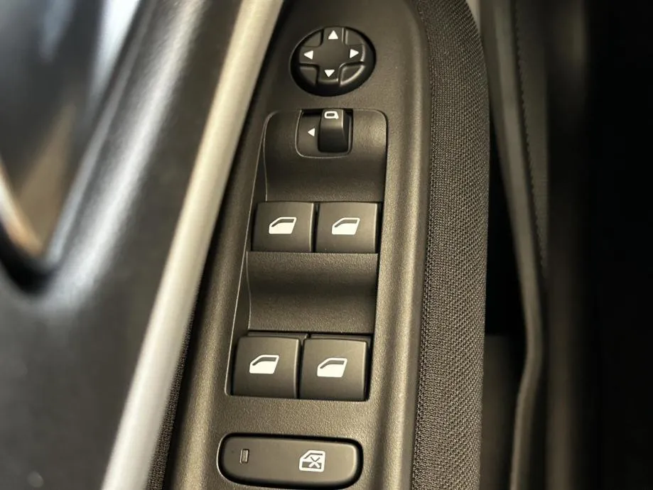 jeep avenger ice 1.2 mt longitude - popust 1500 € - dostupno odmah!!! - slika 16