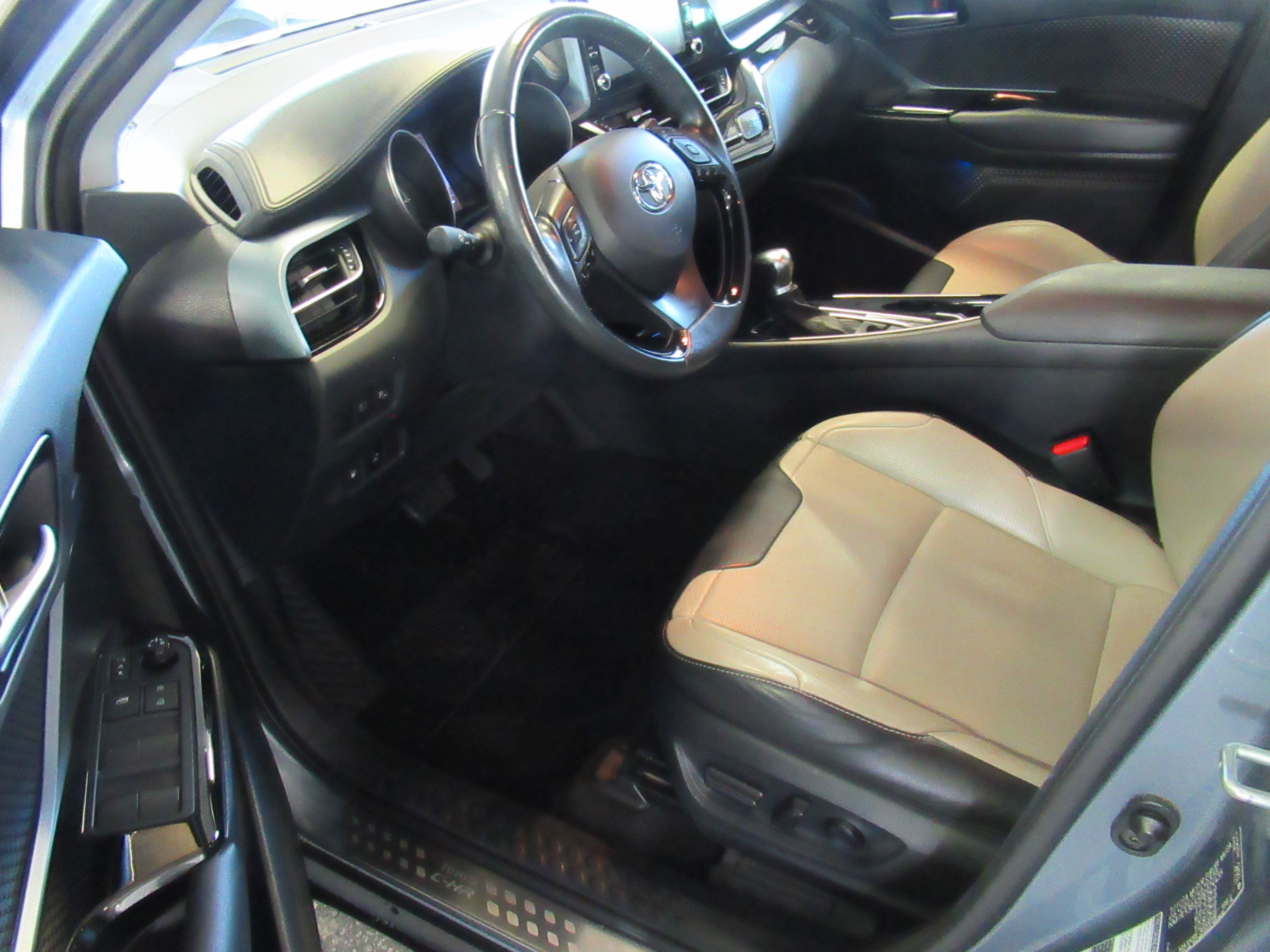 toyota c-hr 2.0 hibrid chic 184 km - slika 11