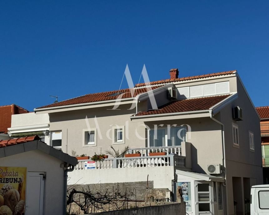 TRIBUNJ/CENTAR, KUĆA SA 3 STANA + POSLOVNI PROSTOR (prodaja)