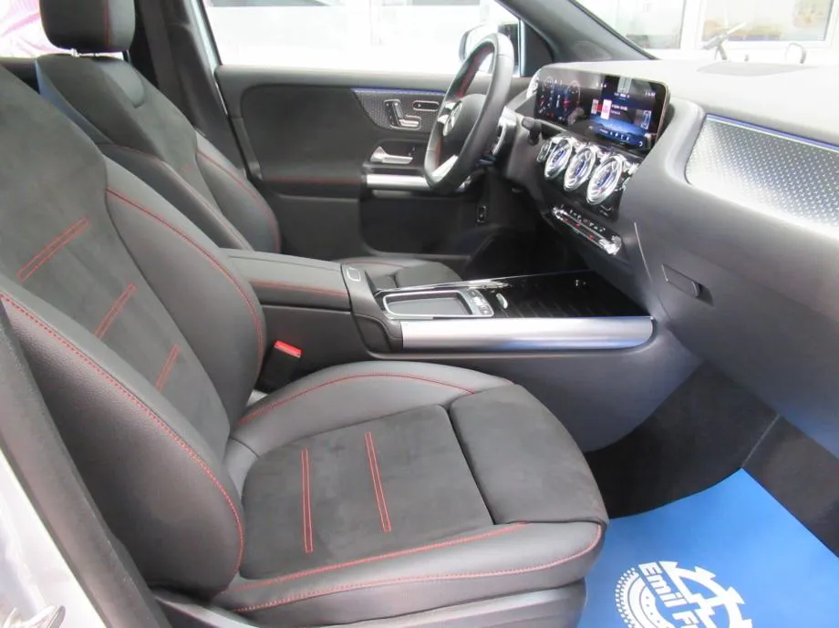 mercedes-benz gla 200 d amg line/night/panorama/keyless/memory - slika 9