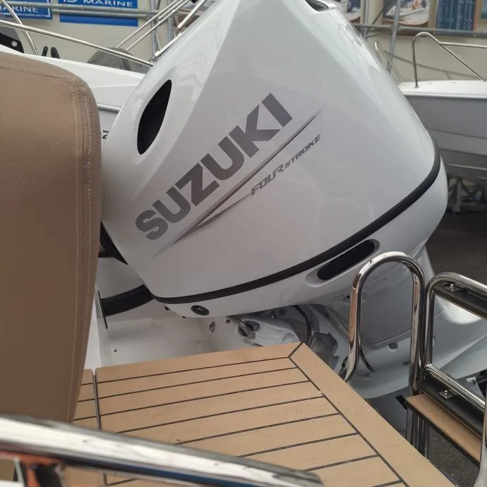 ocean master 605s + suzuki 140 ks (bijela kapa motora) - slika 14
