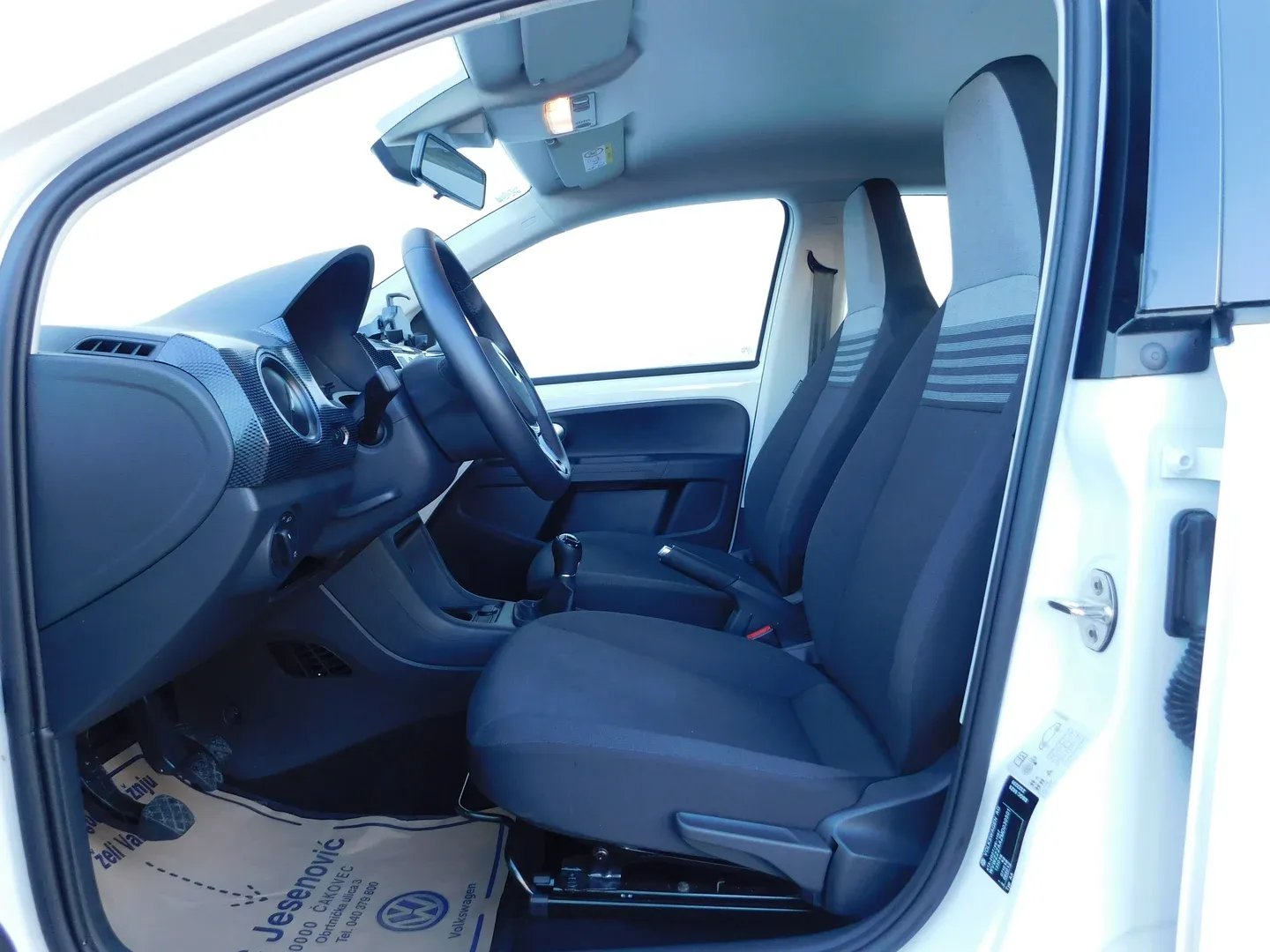10005 volkswagen up! 1.0 - slika 7