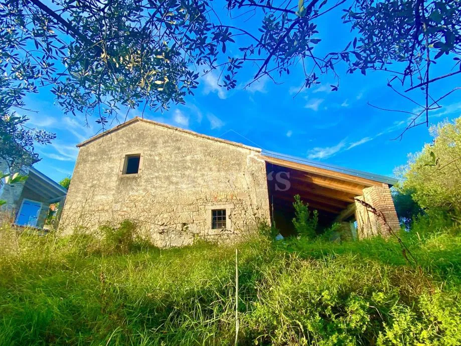 Istra-Draguć, 1088 m2, građ. teren, zgrada 80 m2 - Oslići, Cerovlje