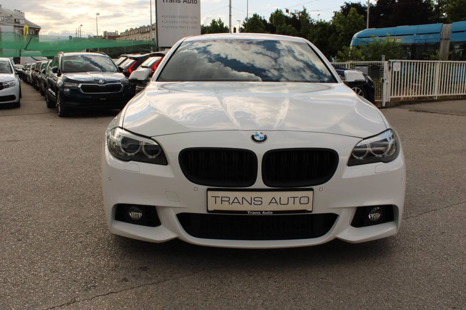 bmw serija 5 520d automatik m-paket *navigacija* - slika 3