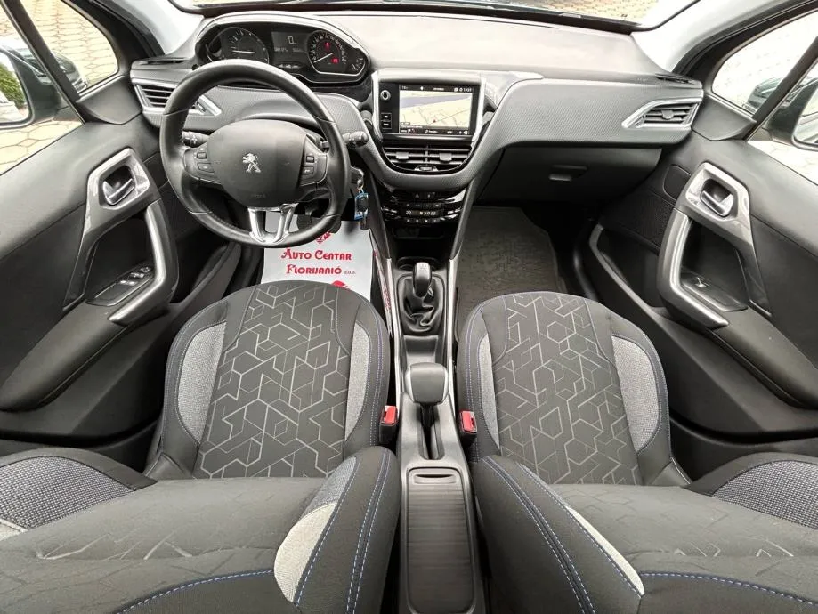 peugeot 2008 1,2 benzin 2018.,allure, reg:17.01.2027.,servisna, navi - slika 9