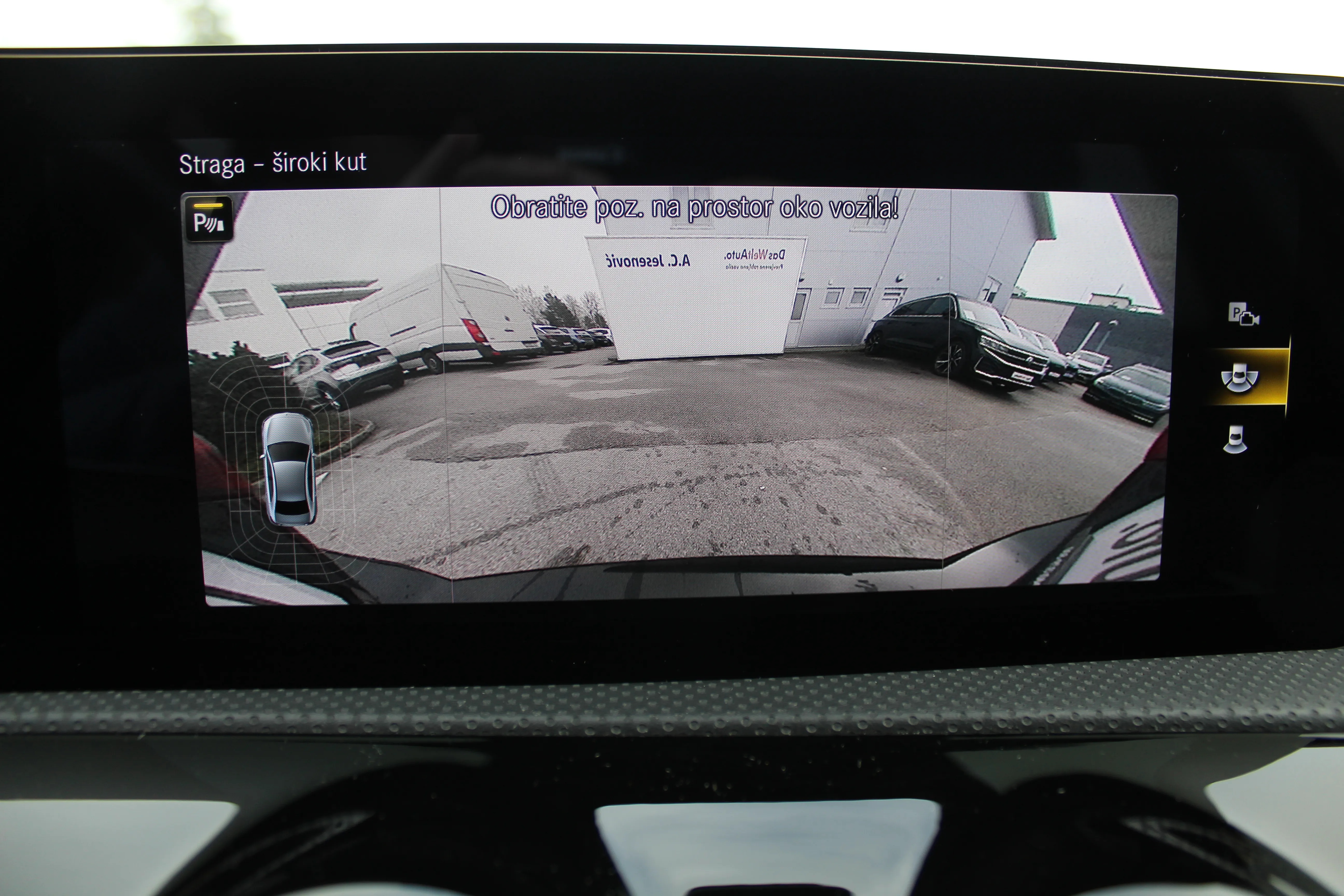 13073 mercedes-benz a limuzina 180 amg line - slika 16