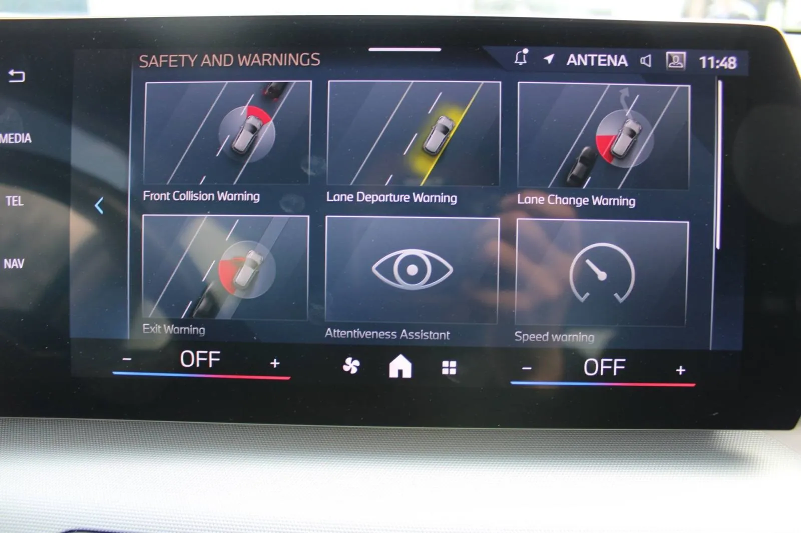 bmw x1 18d automatik *led, navigacija, kamera* - slika 17