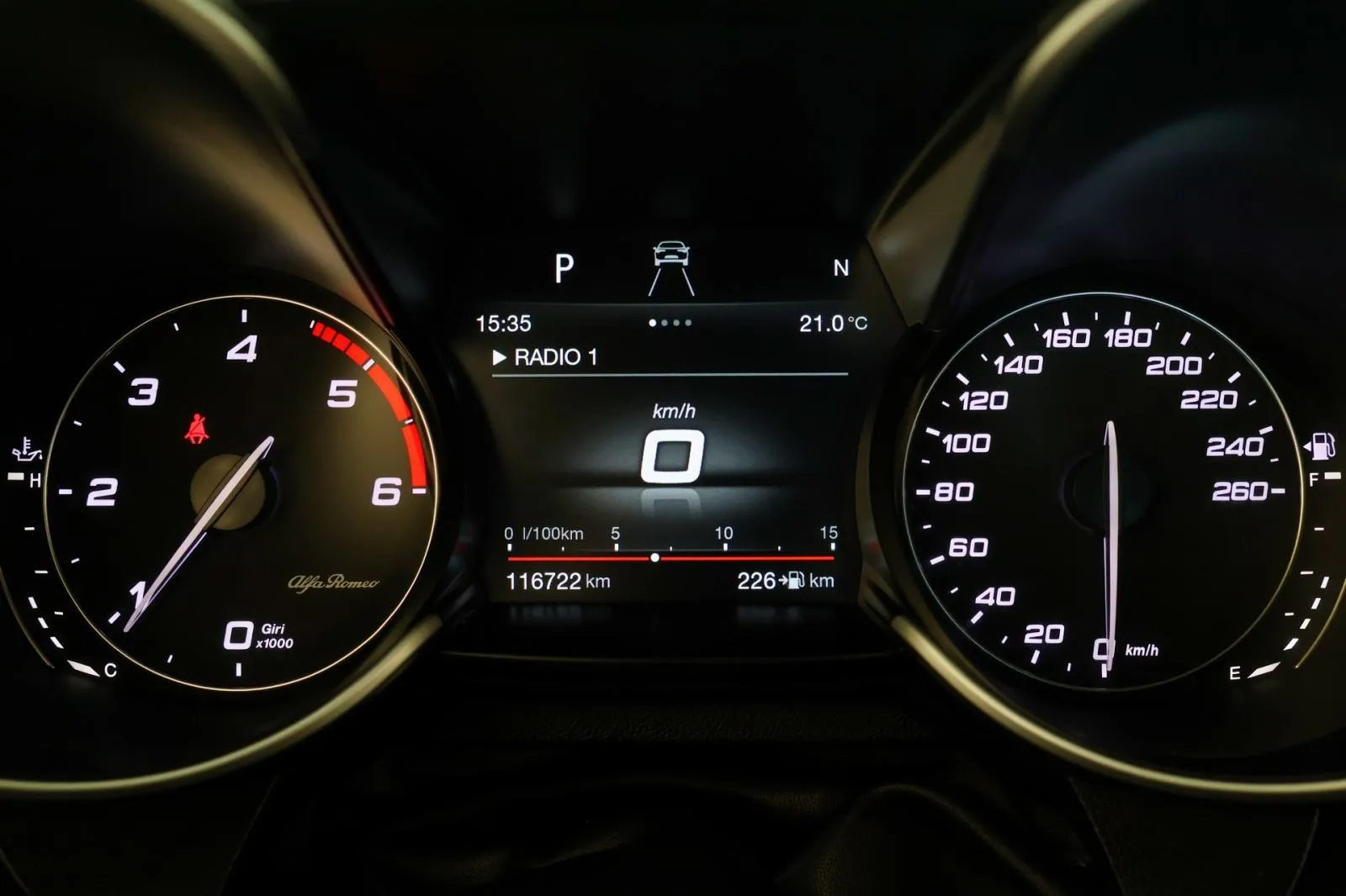 alfa romeo giulia 2.2jtdm at8 super led+biksenon navi radar - slika 12